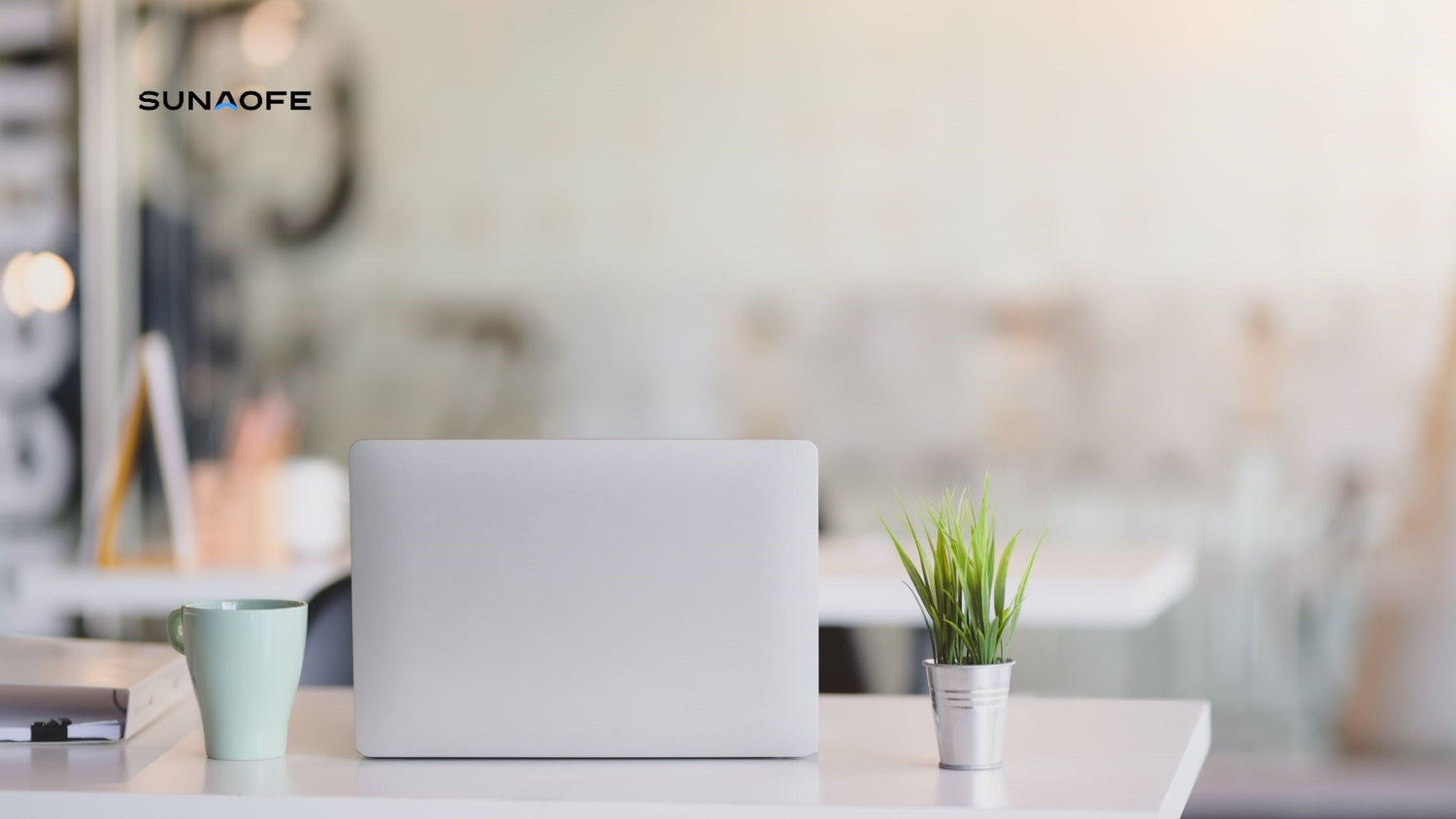 Here are 5 tips for setting up your gaming station's monitor and ergonomic desk. - Sunaofe