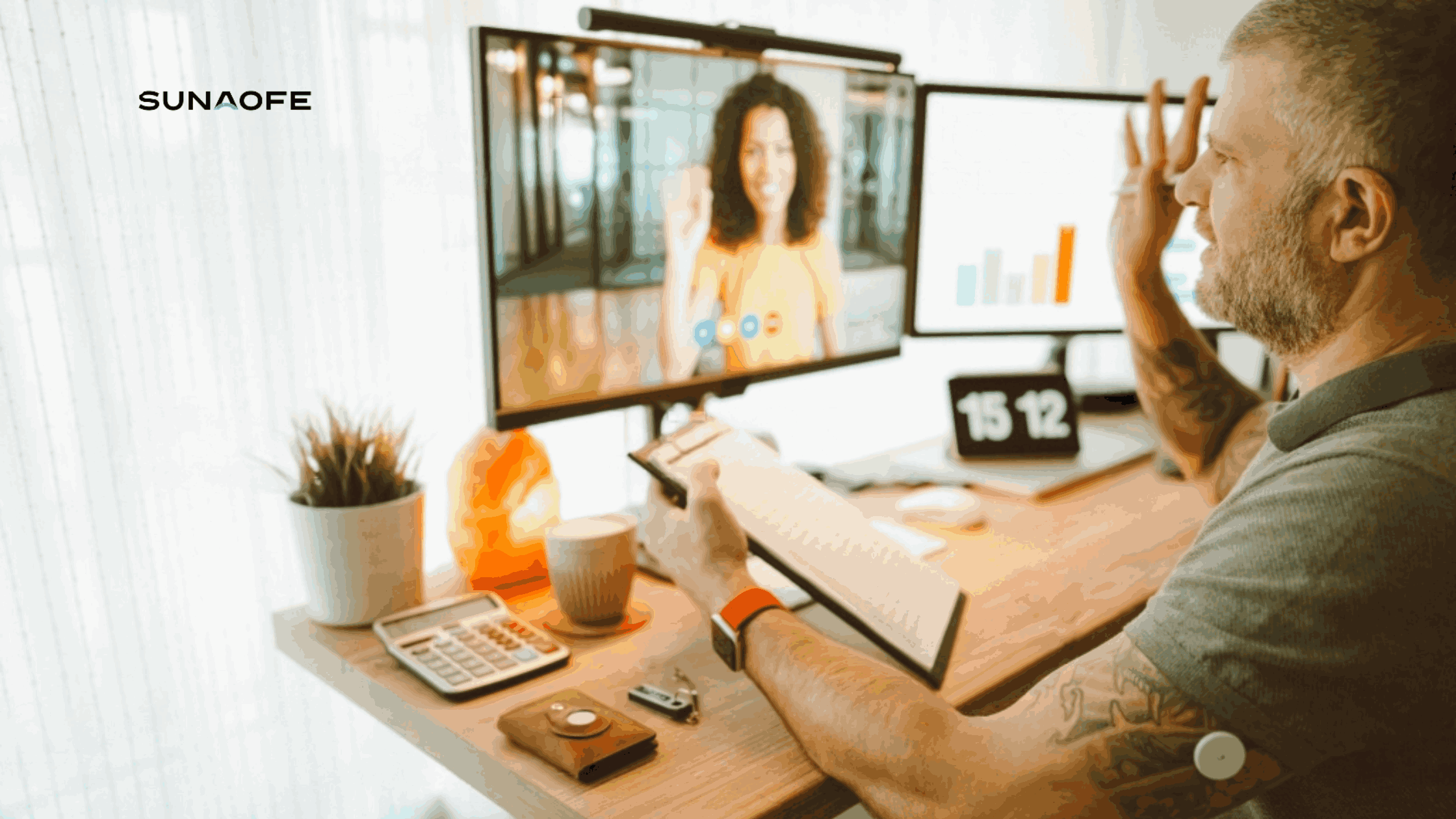 The Advantages of Employing the Use of a Monitor Arm Desk Mount - Sunaofe