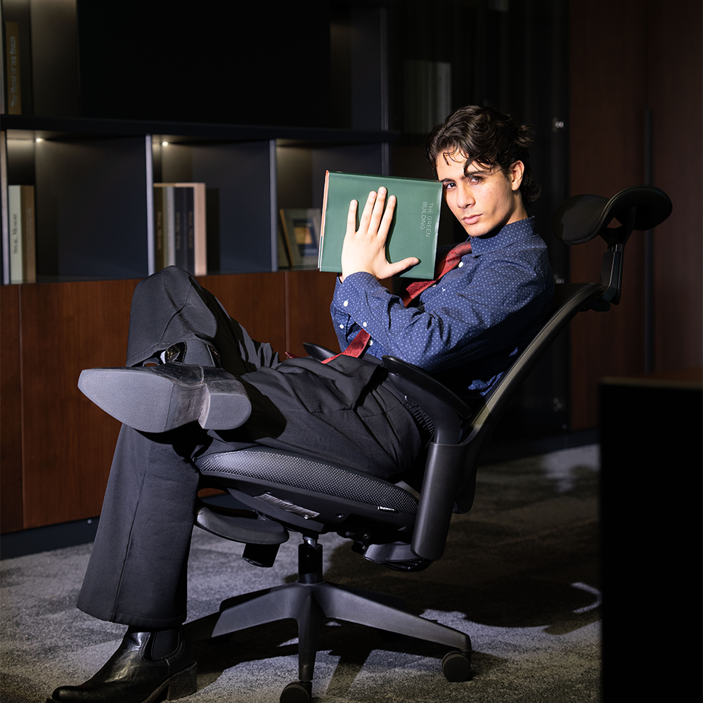 Relax Your Head on an Office Chair without a Headrest