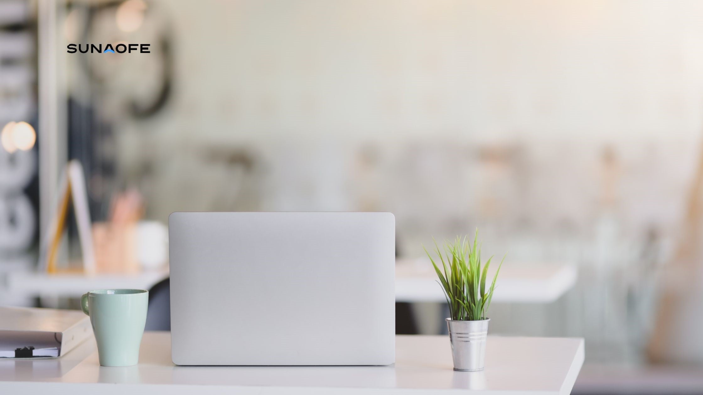 Here are 5 tips for setting up your gaming station's monitor and ergonomic desk. - Sunaofe