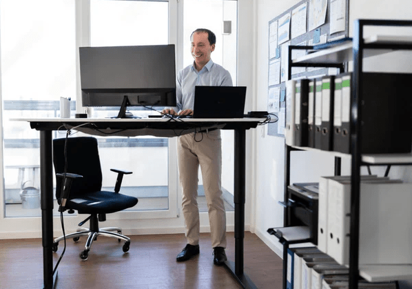 Top Benefits of Using an Adjustable Standing Desk in the Office or Home - Sunaofe